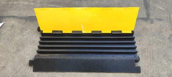 1M Driveway Cable Protector Boden-Gummibremsschwelle-Position