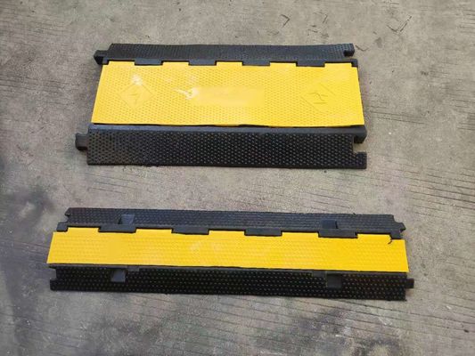 1M Driveway Cable Protector Boden-Gummibremsschwelle-Position